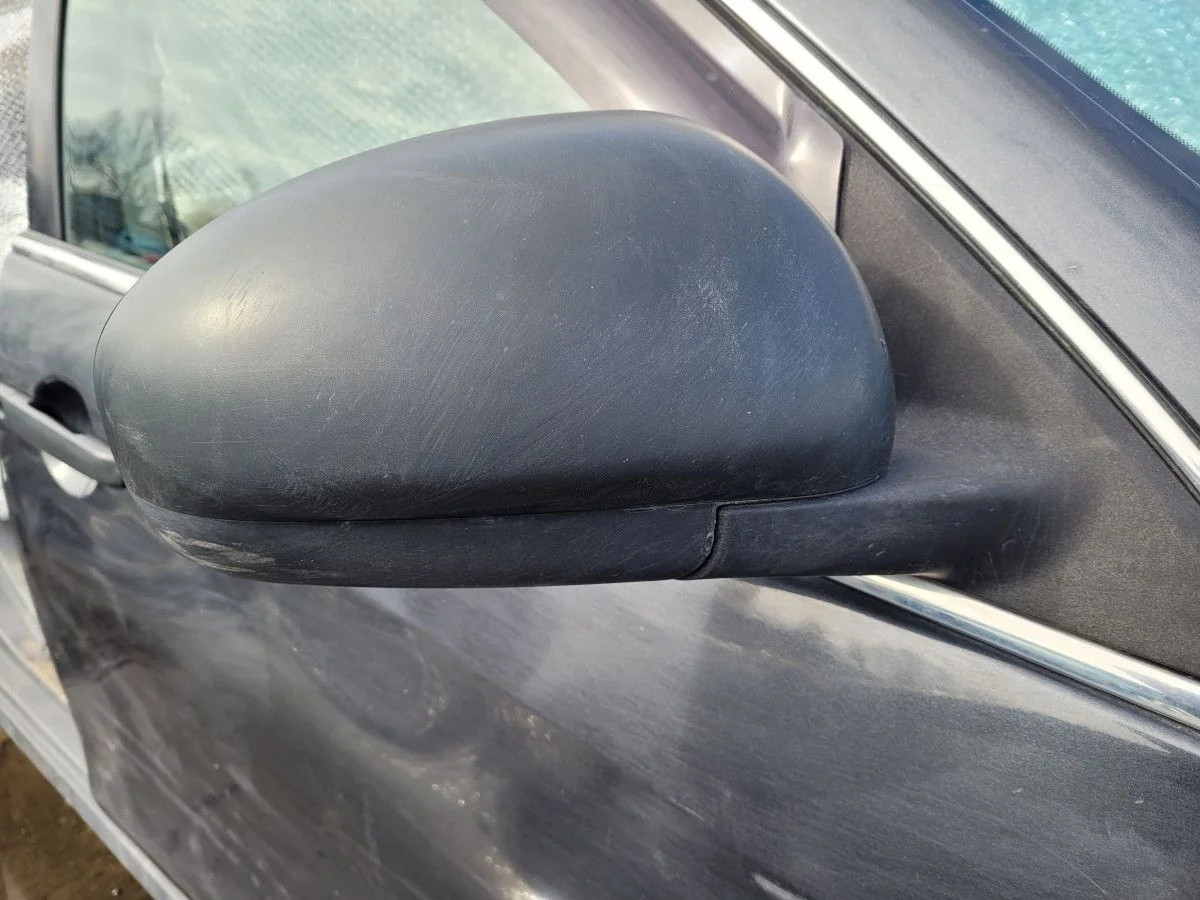 Зеркало правое механическое на Nissan Almera G15