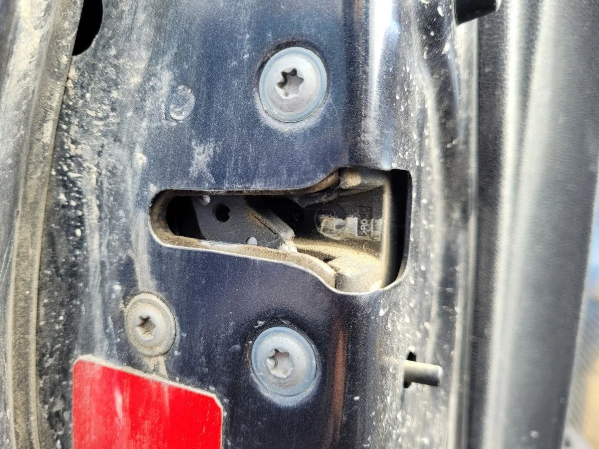 Замок двери задней левой на Nissan Almera G15