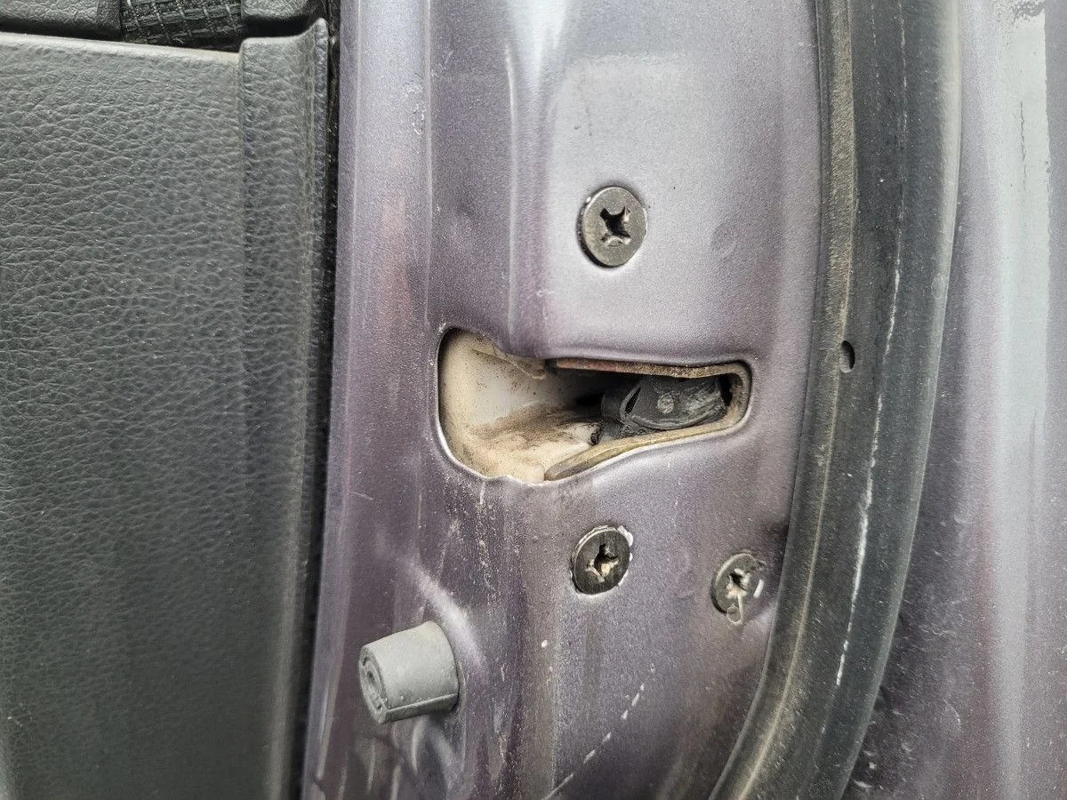 Замок двери передней правой на Mazda 6 GG