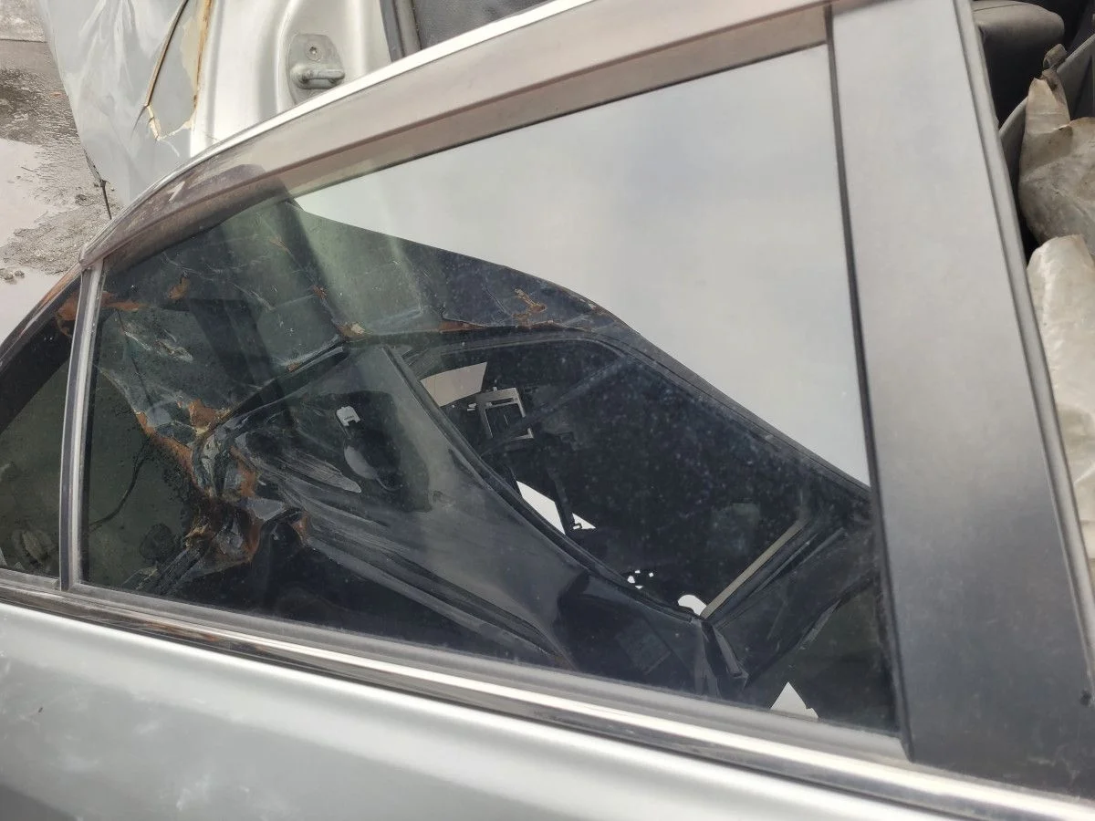 Стекло двери задней правой на Toyota Camry XV40