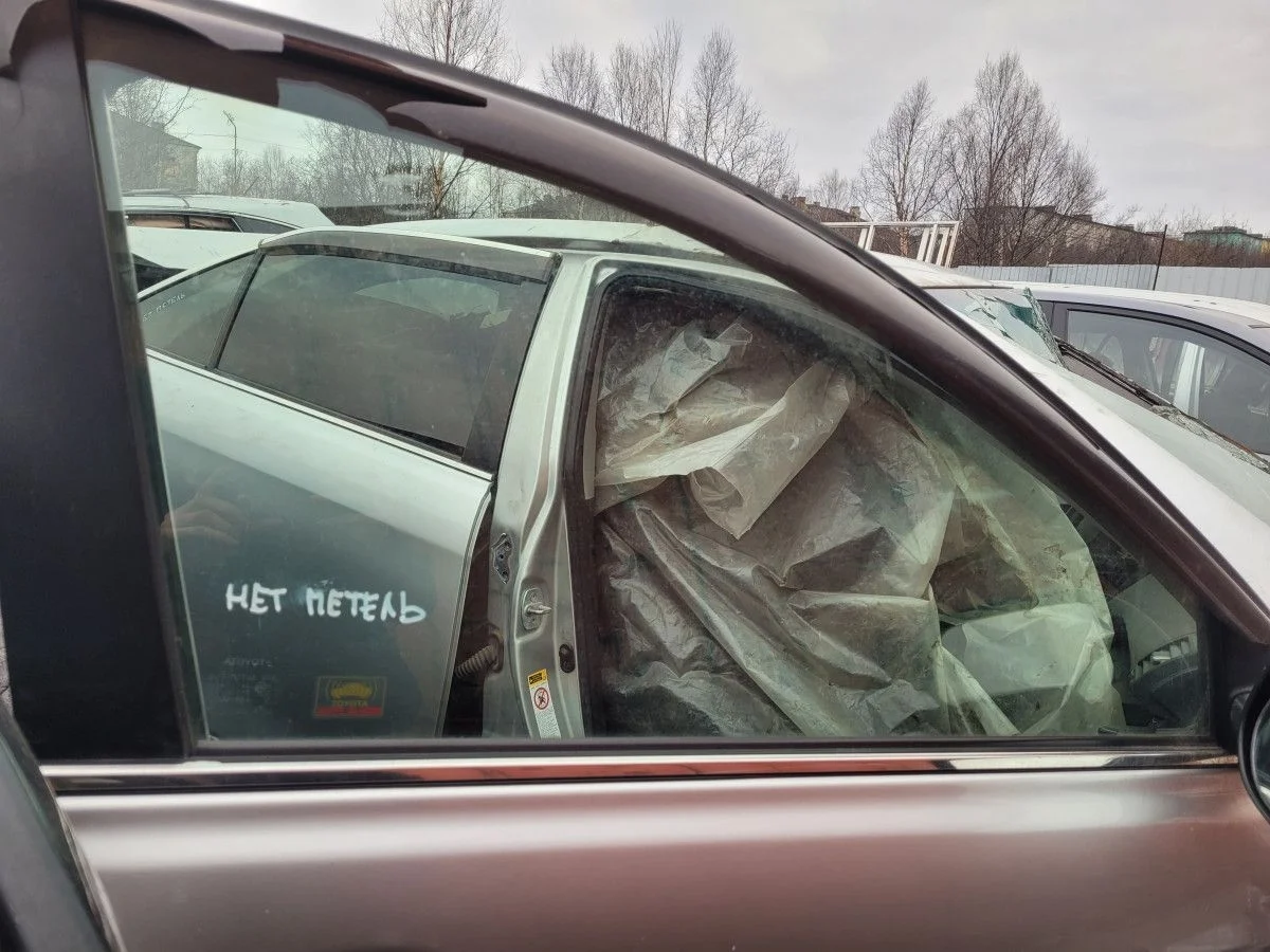 Стекло двери передней правой на Toyota Camry XV40