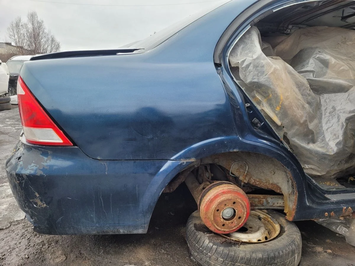 Крыло заднее правое на Nissan Almera B10