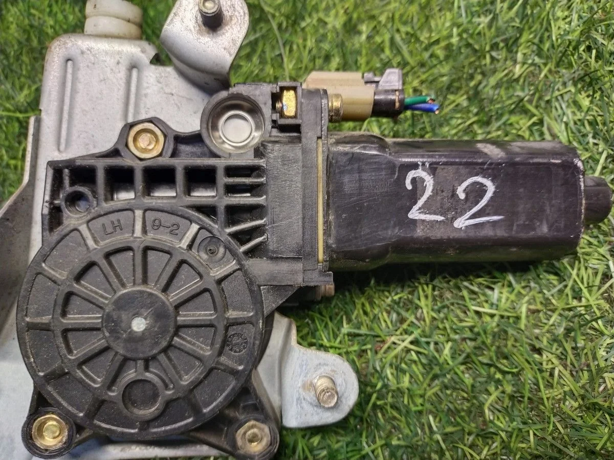 Моторчик стеклоподъемника задний левый Hyundai