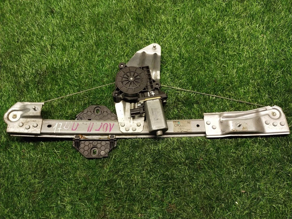 Стеклоподъемник передний правый Renault Logan 2