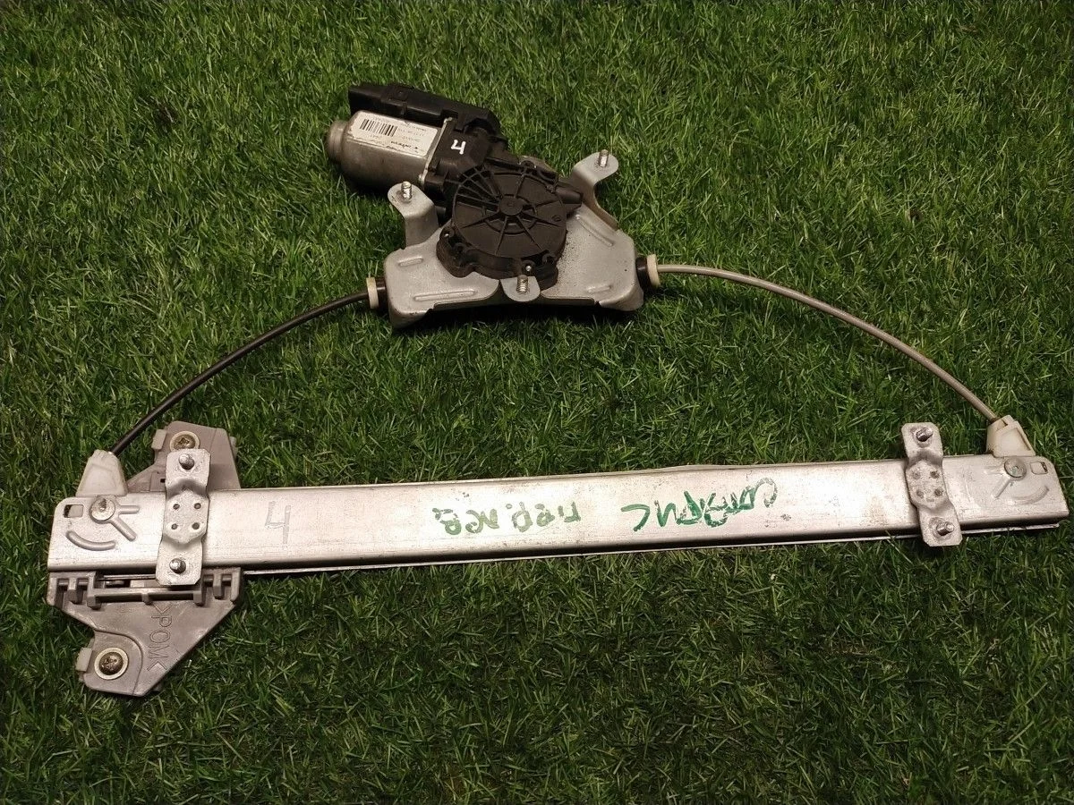 Стеклоподъемник передней левой двери Hyundai