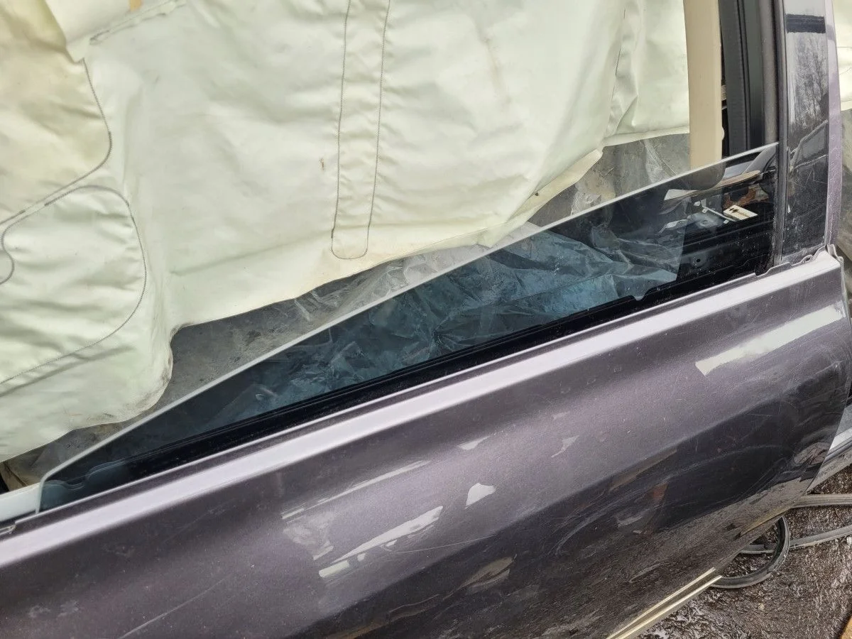 Стекло двери задней правой на Nissan Teana J32