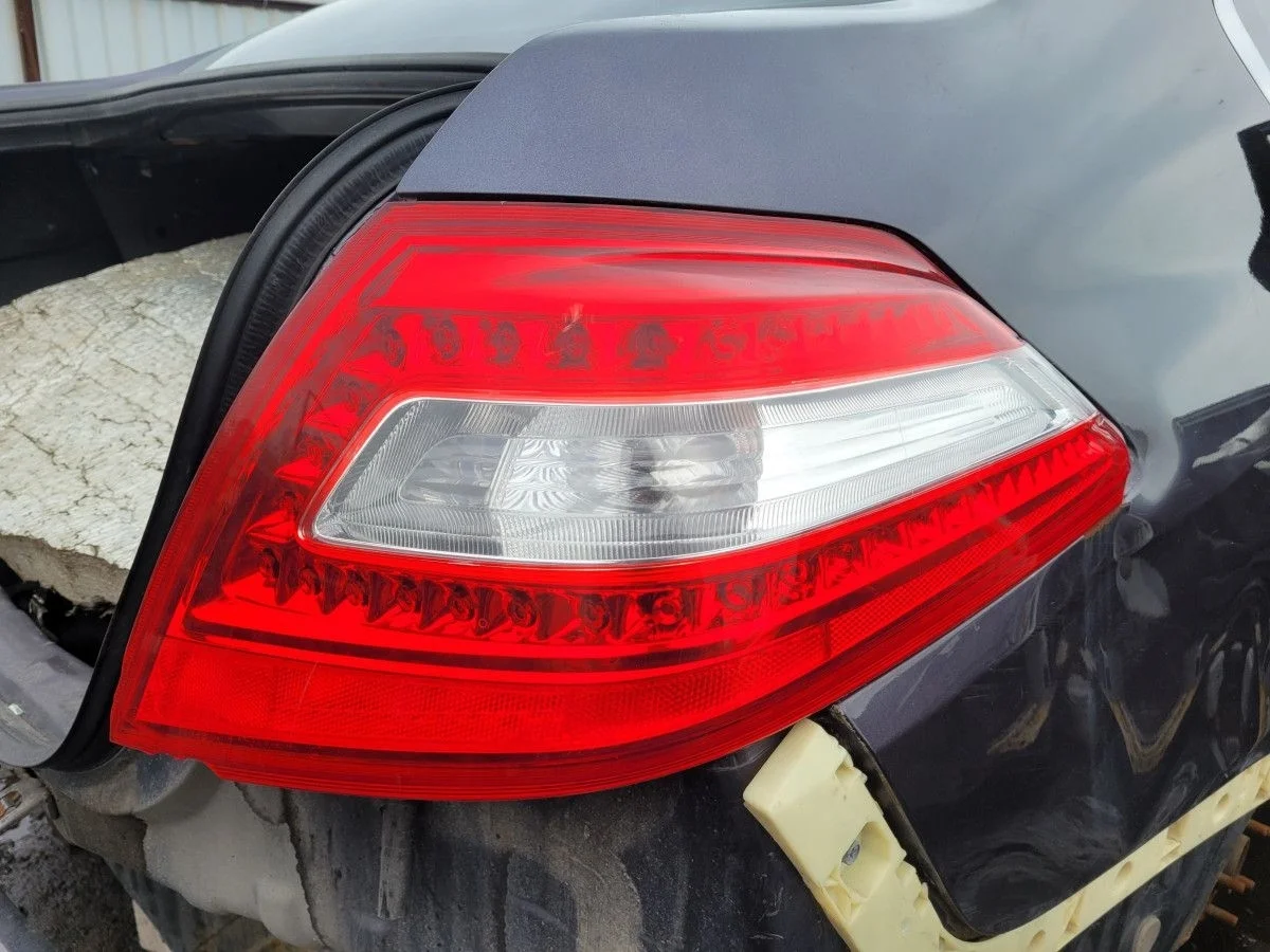 Фонарь задний правый на Nissan Teana J32