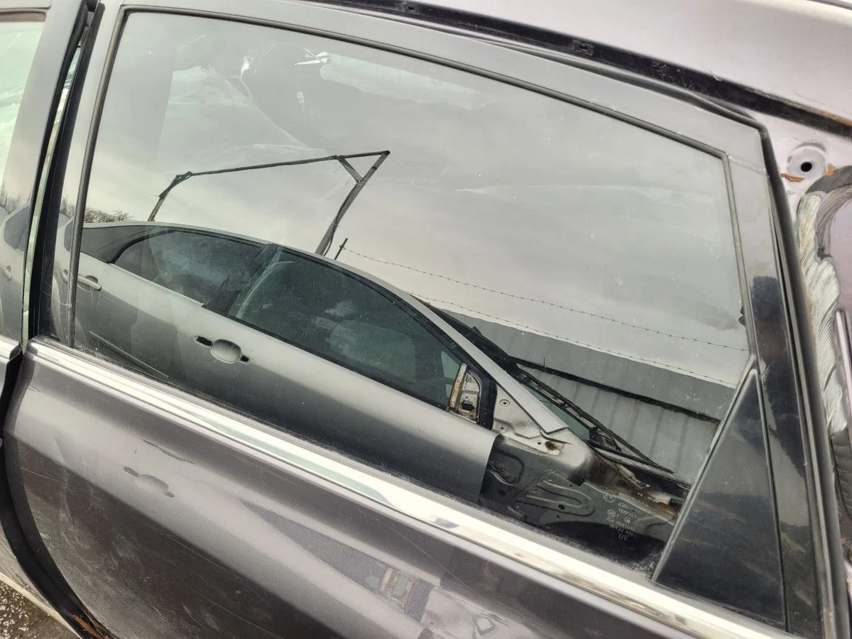 Стекло двери задней левой на Nissan Teana J32
