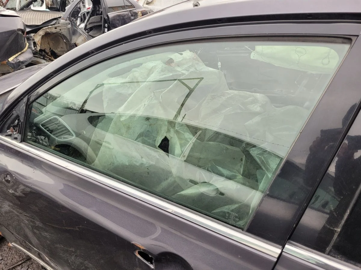 Стекло двери передней левой на Nissan Teana J32