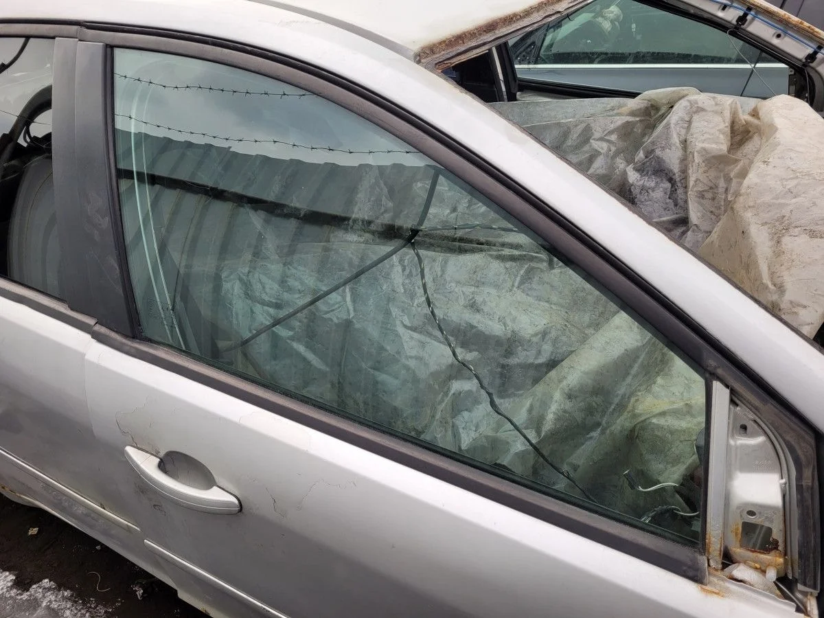 Стекло двери передней правой для Ford Focus 2