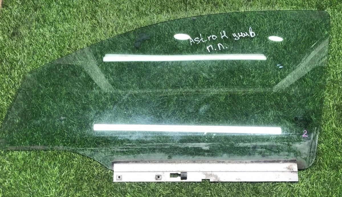 Стекло передней левой двери Opel Astra H