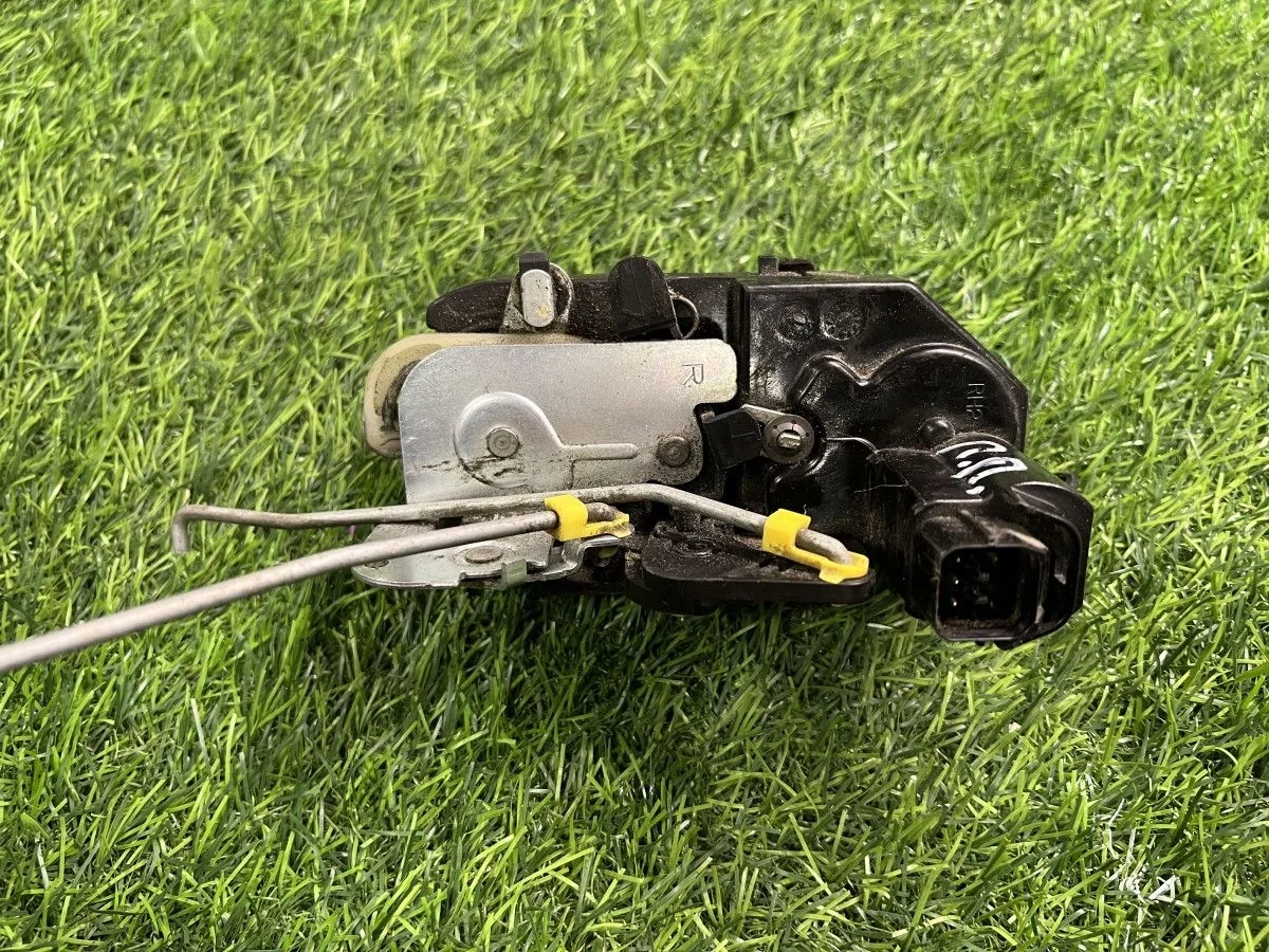 Замок двери передней правой Hyundai Getz