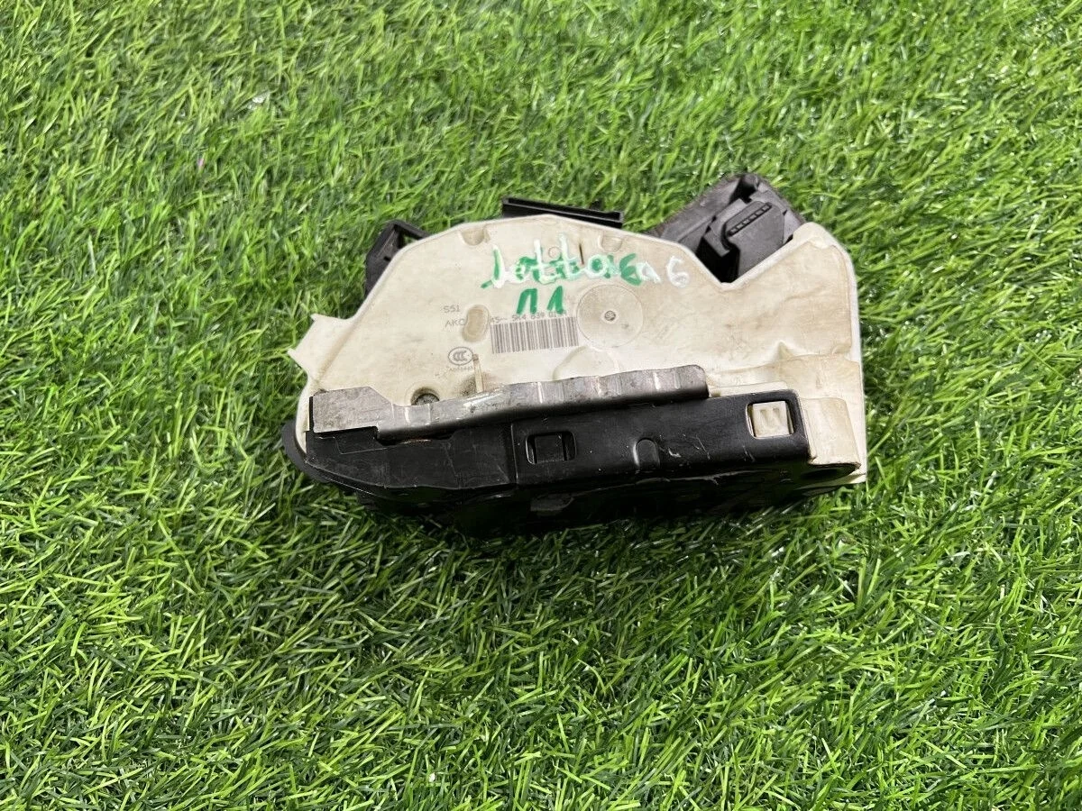 Замок двери передней левой Volkswagen Jetta VI