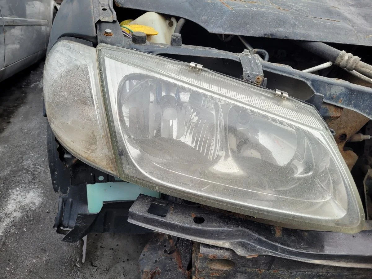 Фара правая на Nissan Almera N16