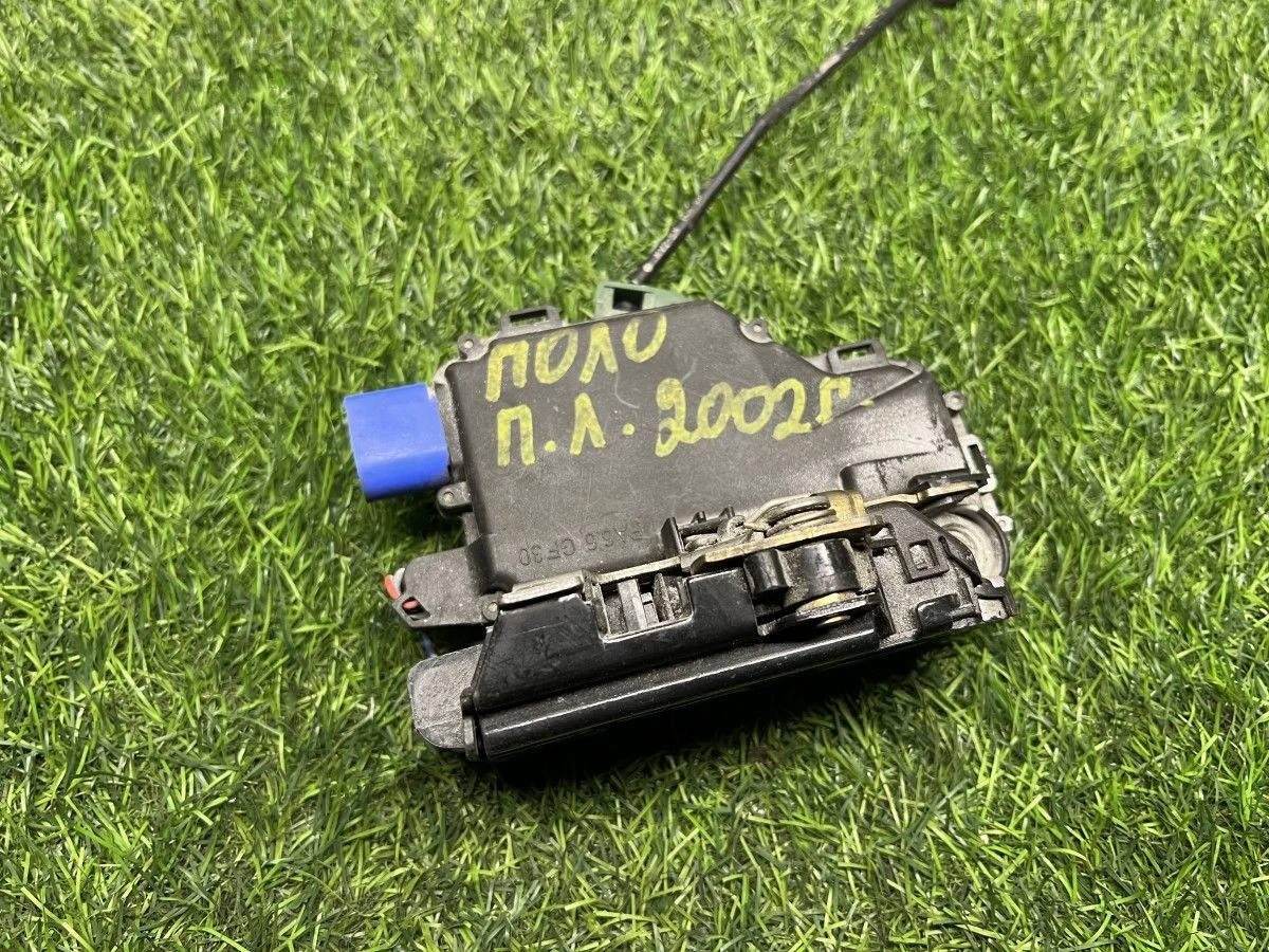 Замок двери передней левой Volkswagen Polo IV