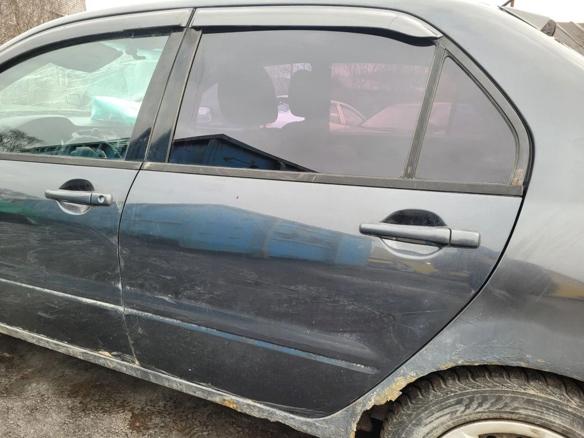 Дверь задняя левая на Mitsubishi Lancer 9