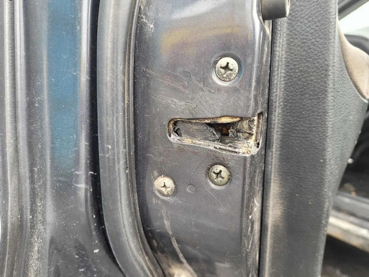 Замок двери передний левый на Lancer 9