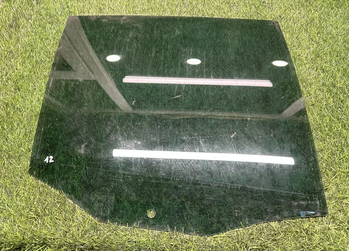 Стекло задней правой двери Volkswagen Tiguan