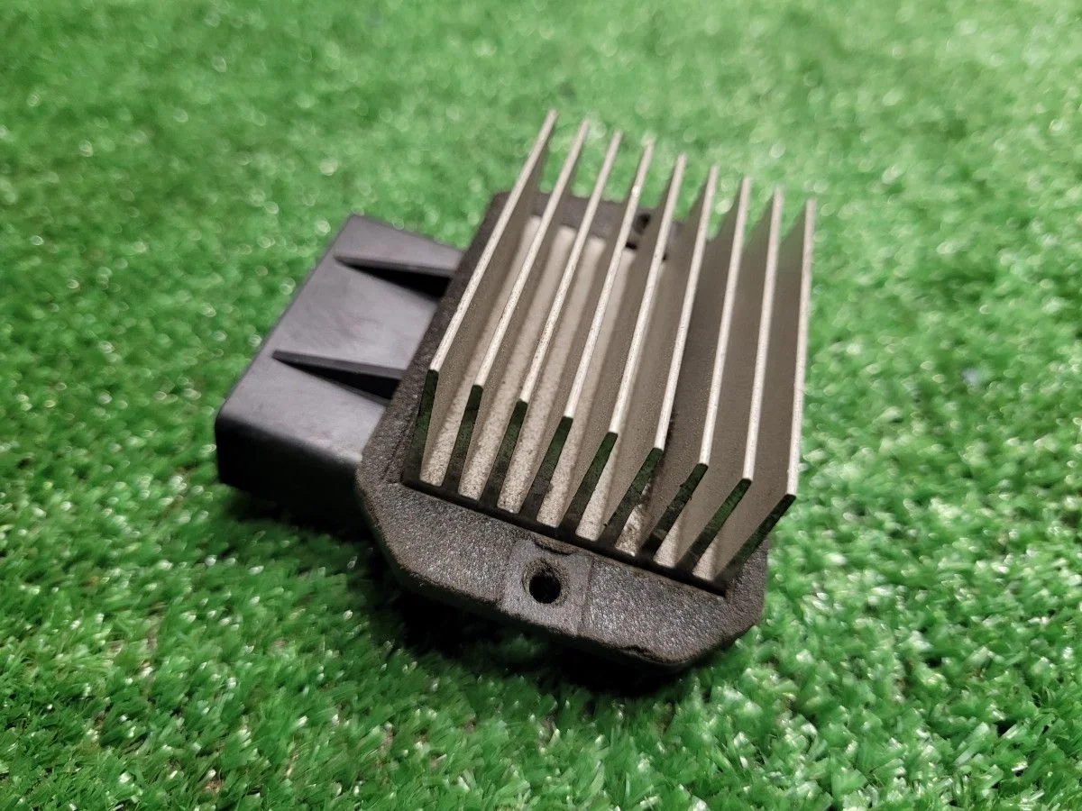 Резистор отопителя на Mitsubishi Pajero 3