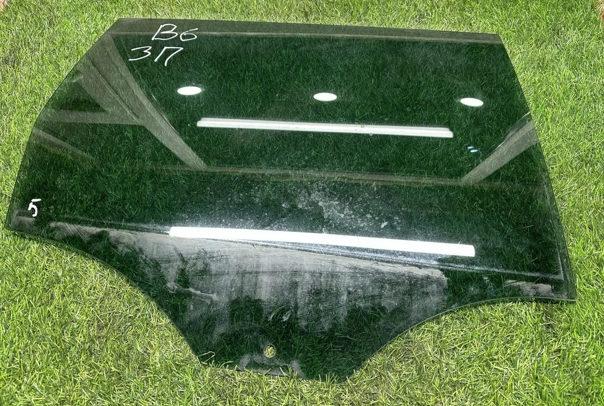 Стекло задней правой двери Volkswagen Passat B6