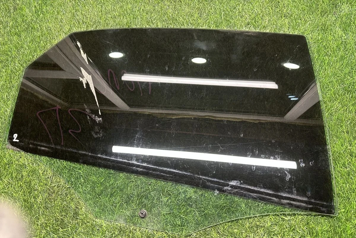 Стекло задней правой двери Volkswagen Polo V