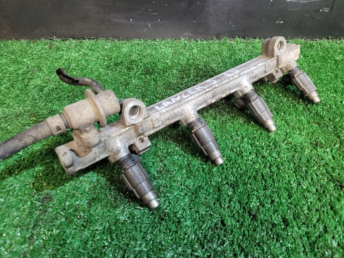 Топливная рампа Mikuni на Mitsubishi Lancer 9 1.3