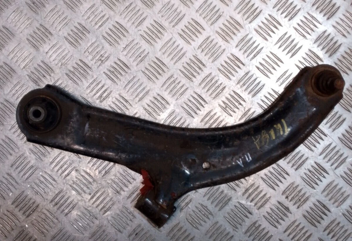 Рычаг передний левый Nissan Tiida C11