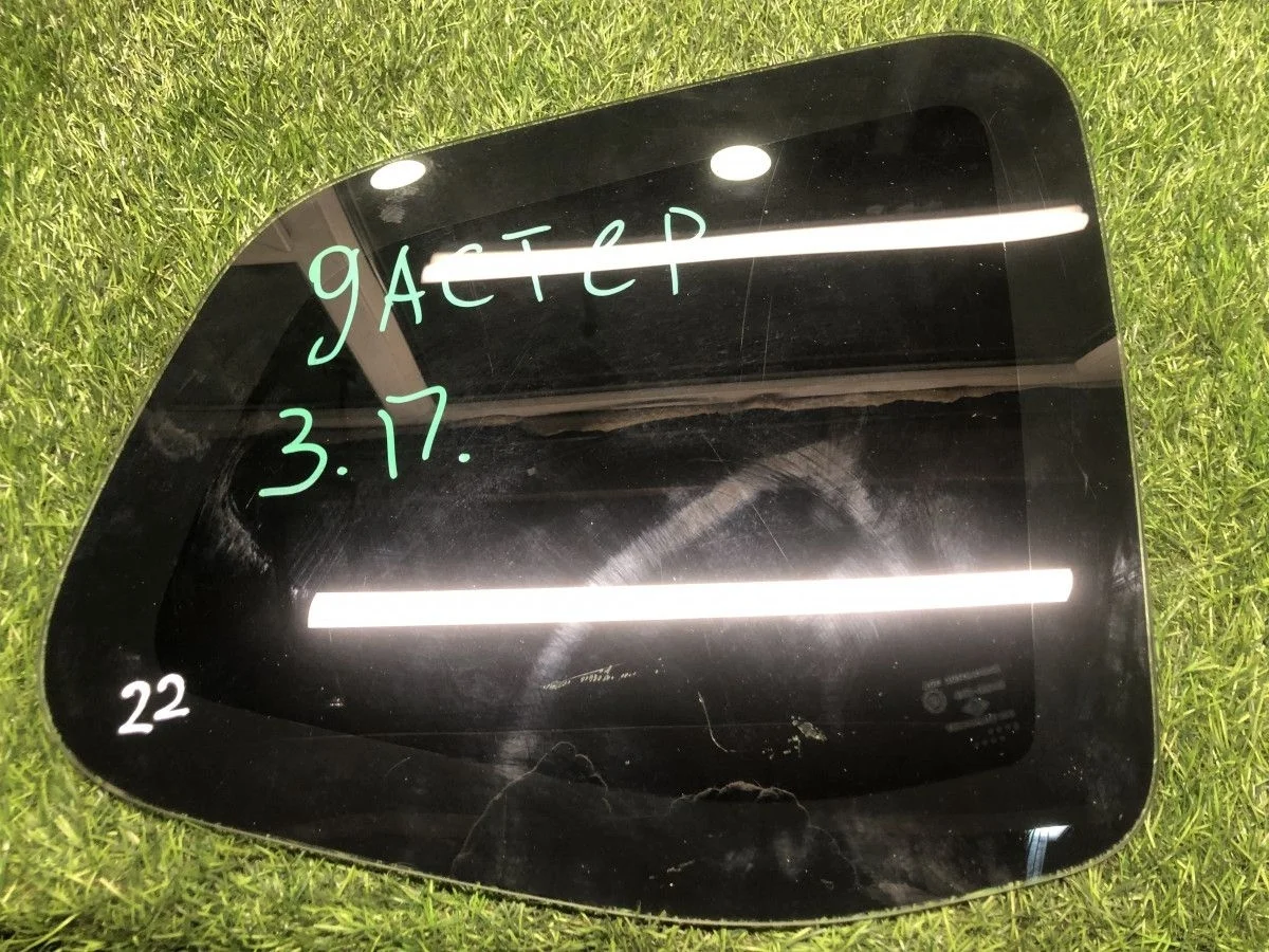 Форточка задней правой двери Renault Duster