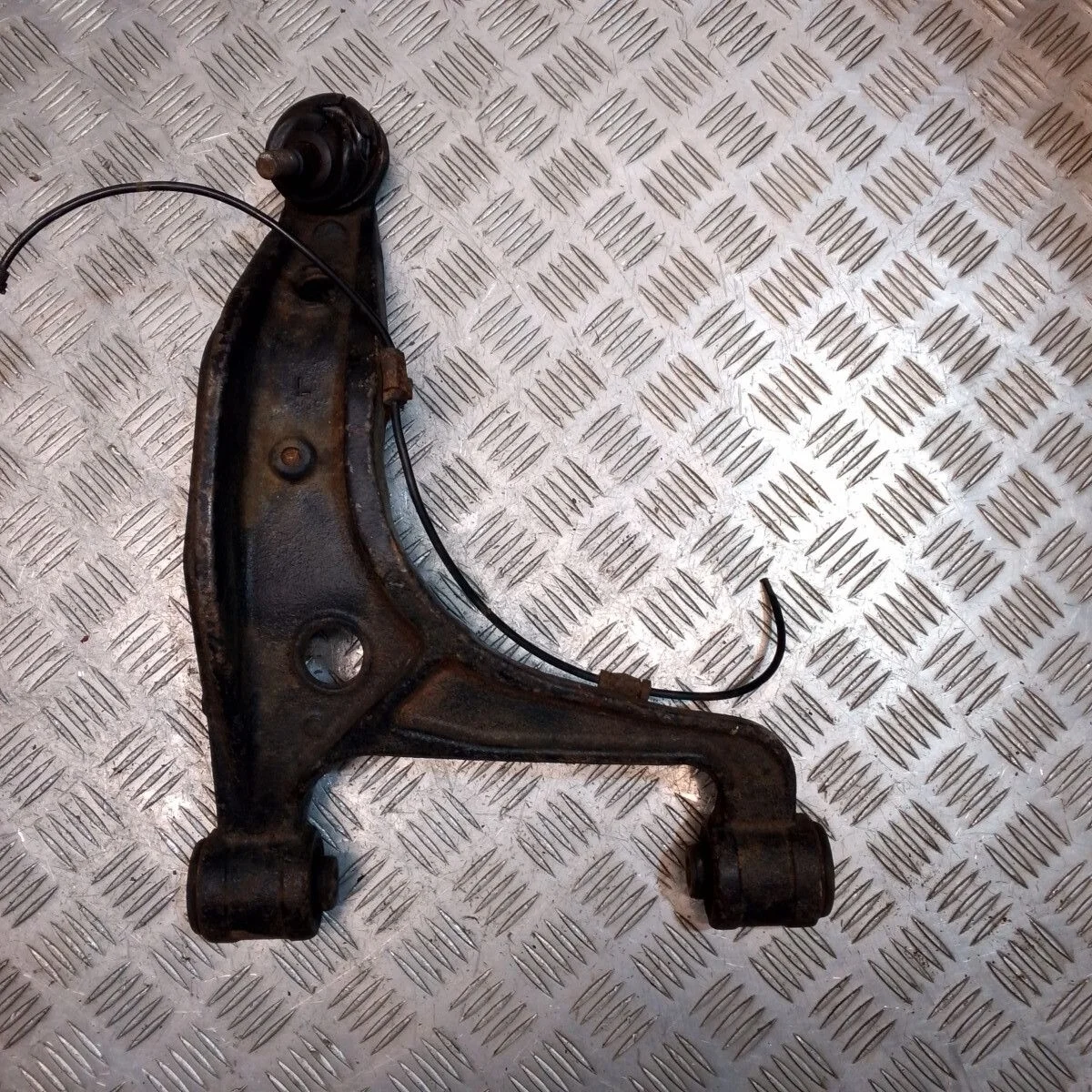 Рычаг задний верхний левый Suzuki Grand Vitara II