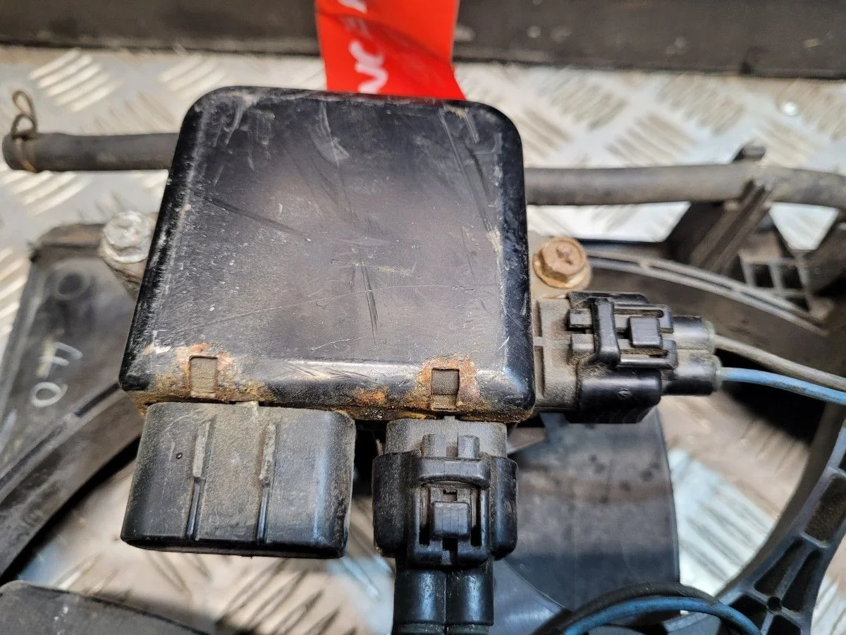 Блок управления вентилятора на Mitsubishi Lancer 9