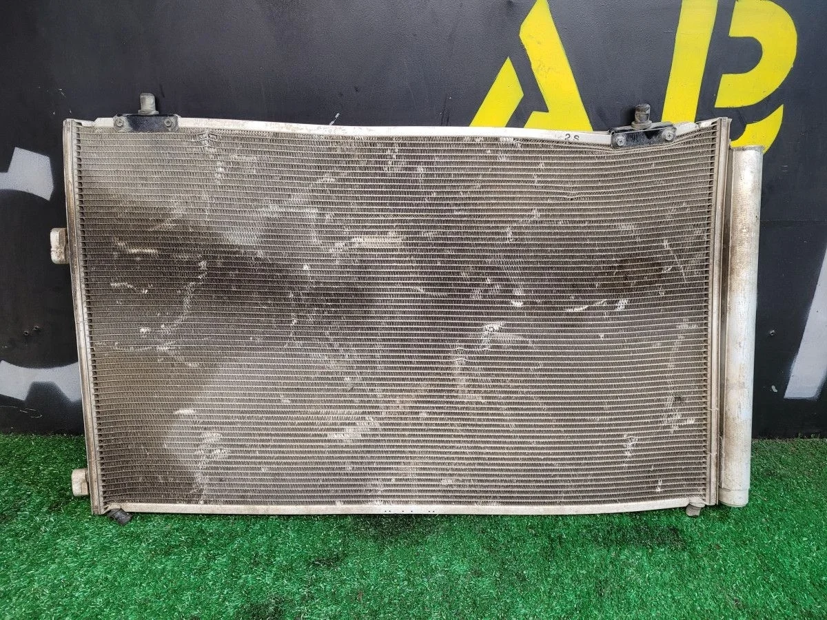 Радиатор кондиционера подкапотный на RAV4 XA40