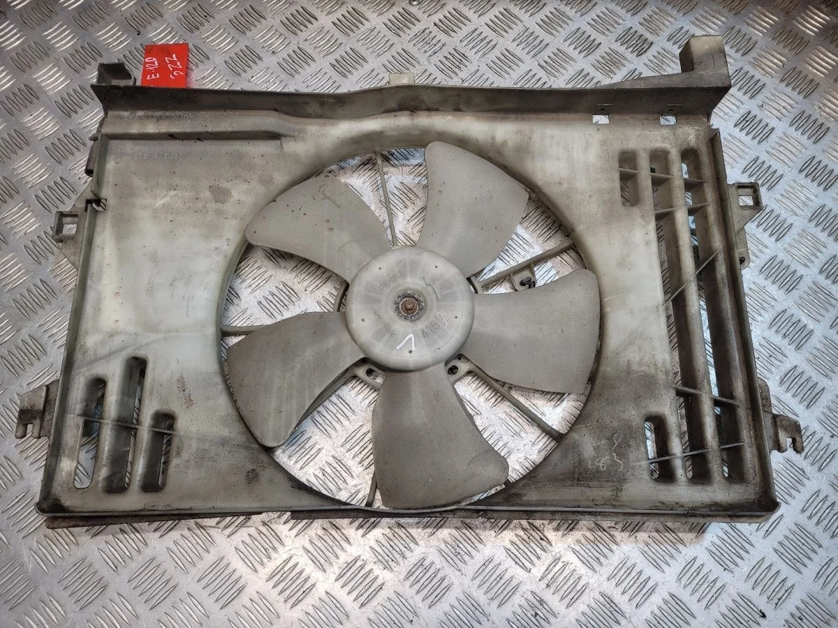 Диффузор радиатора на Toyota Corolla E120