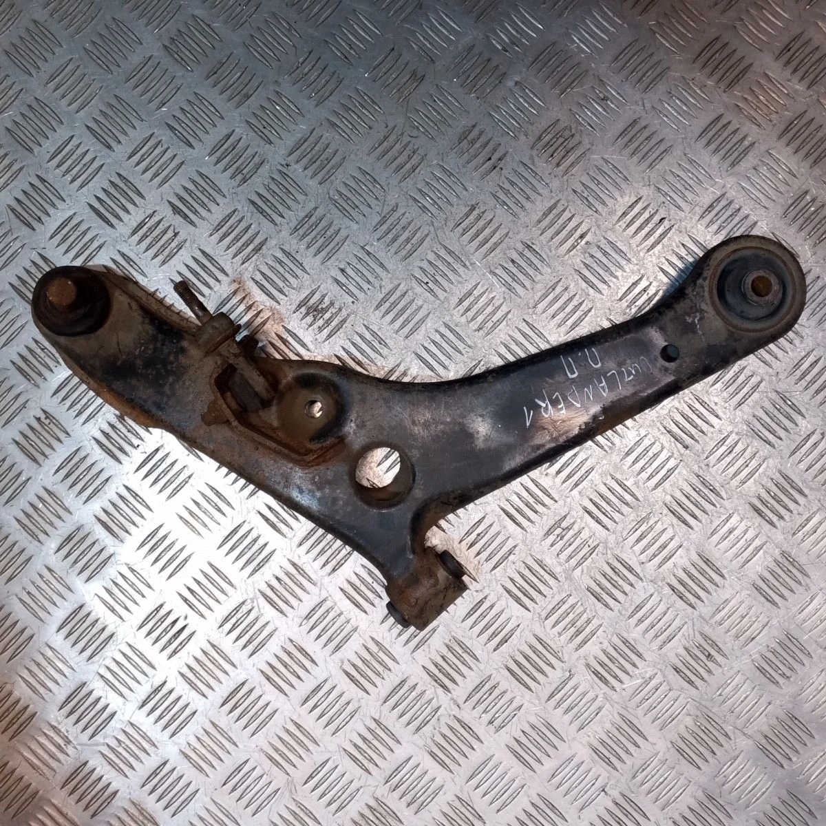 Рычаг передний правый Mitsubishi Outlander I