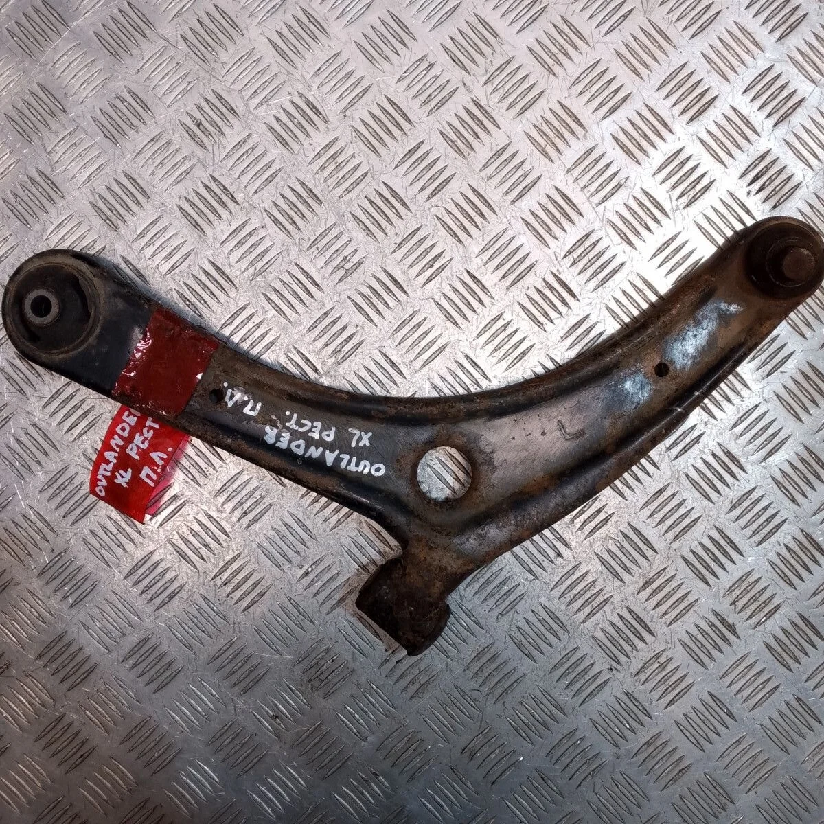 Рычаг передний левый Mitsubishi Outlander XL РЕСТ