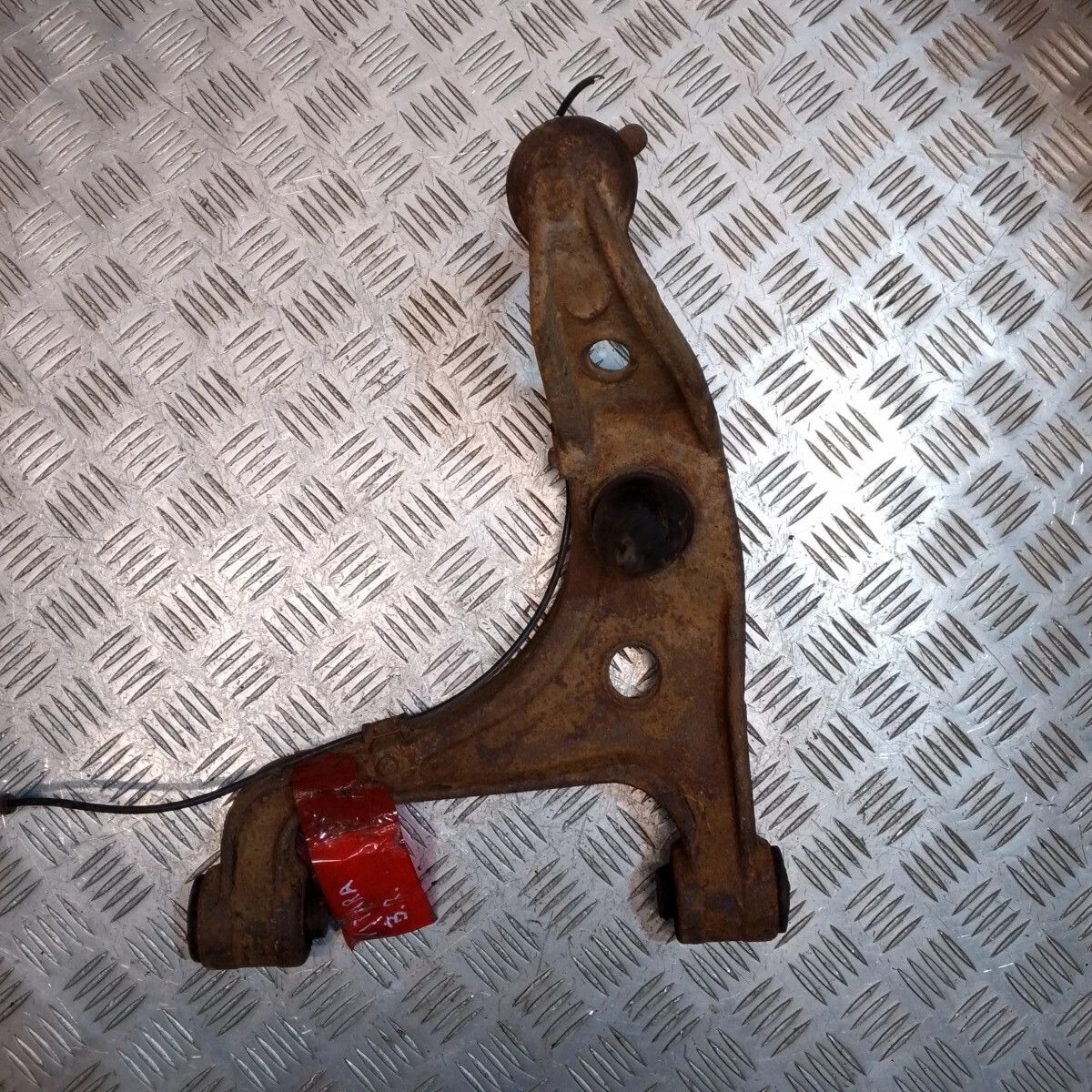 Рычаг задний правый Suzuki Grand Vitara II