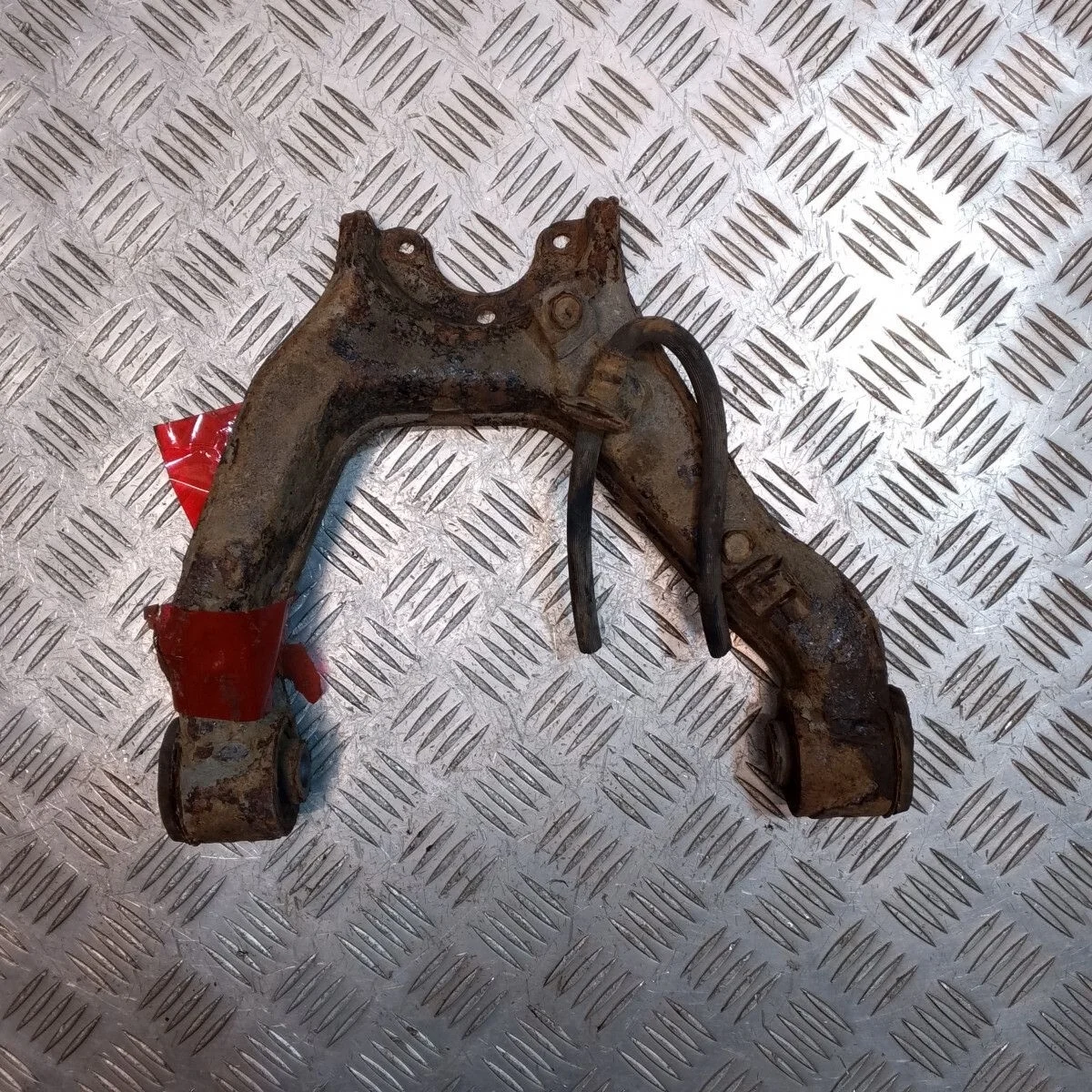 Рычаг передний верхний правый Pajero Montero III