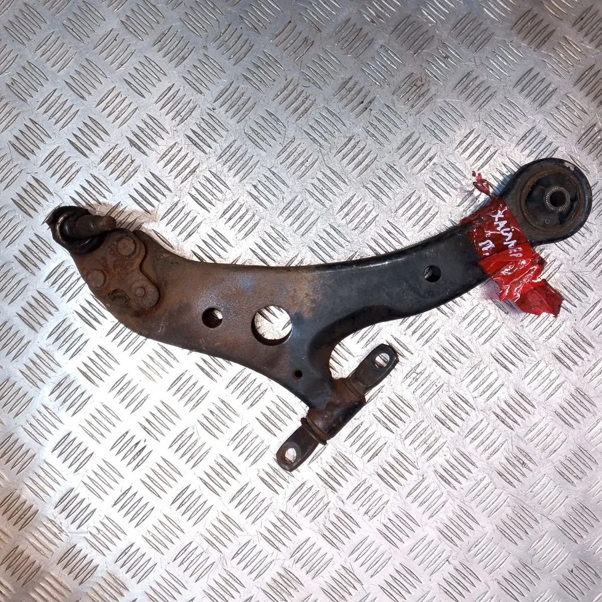 Рычаг передний правый Toyota Highlander I