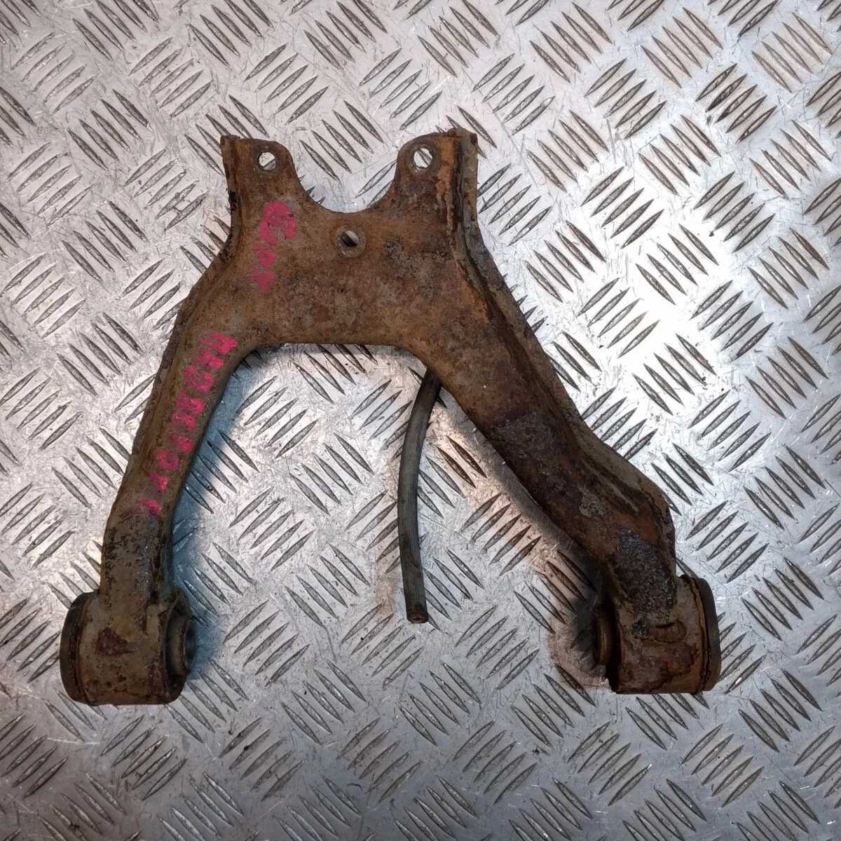 Рычаг передний левый Pajero Montero III