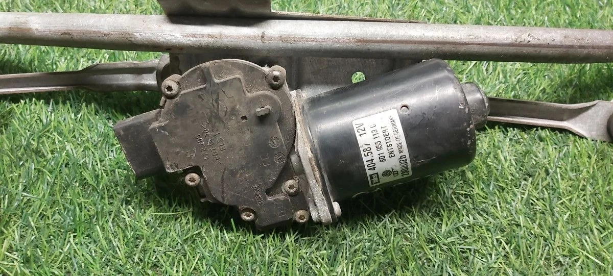 Моторчик стеклоочистителя передний Audi A6 (C5)