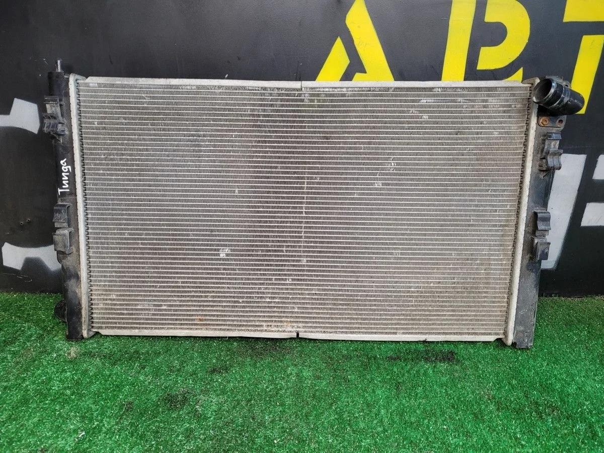 Радиатор основной подкапотный на Nissan Tiida