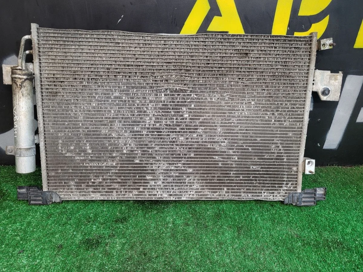 Радиатор кондиционера подкапотный на Nissan Tiida