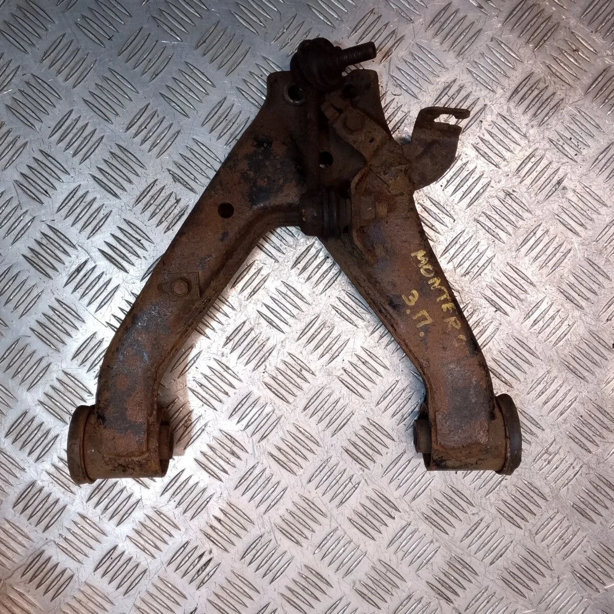 Рычаг задний правый Mitsubishi Montero 3