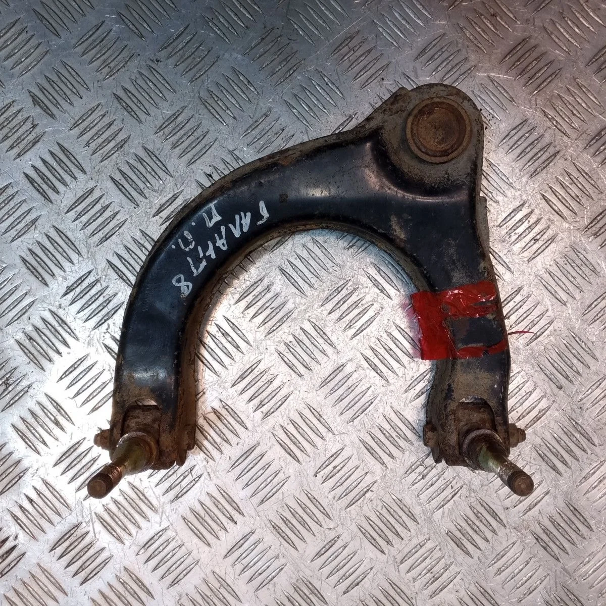 Рычаг передний правый Mitsubishi Galant 8