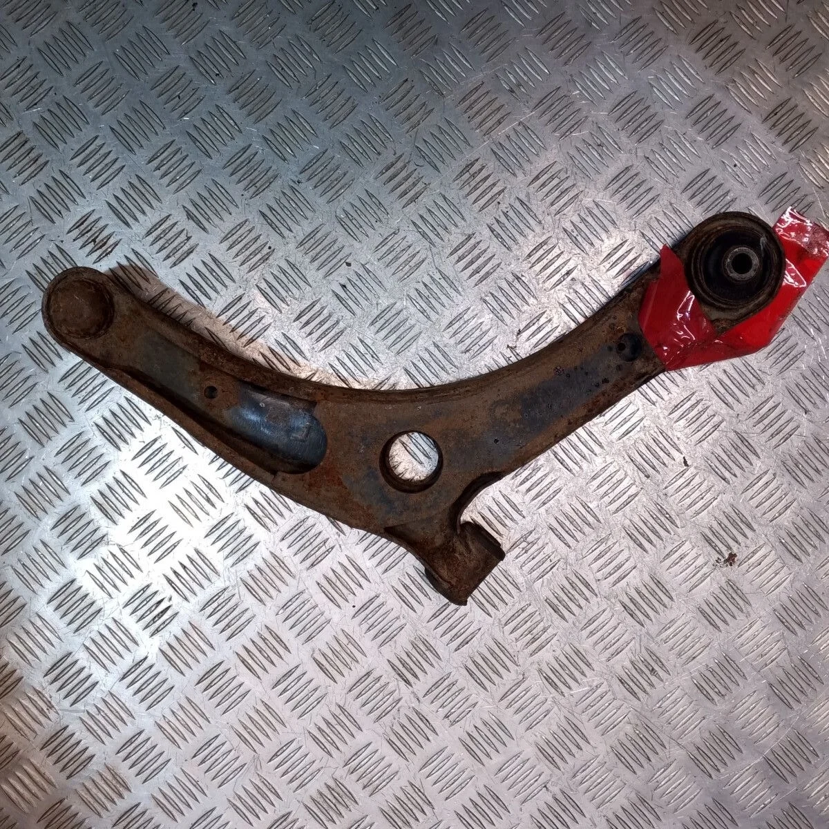 Рычаг передний левый Mitsubishi Outlander