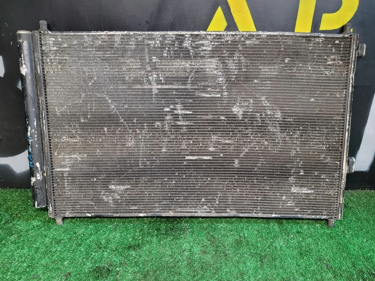 Радиатор кондиционера подкапотный на Toyota RAV4