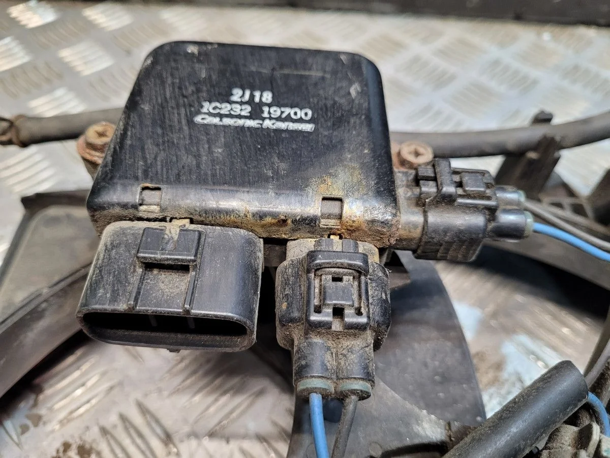 Блок управления вентилятора на Mitsubishi Lancer 9