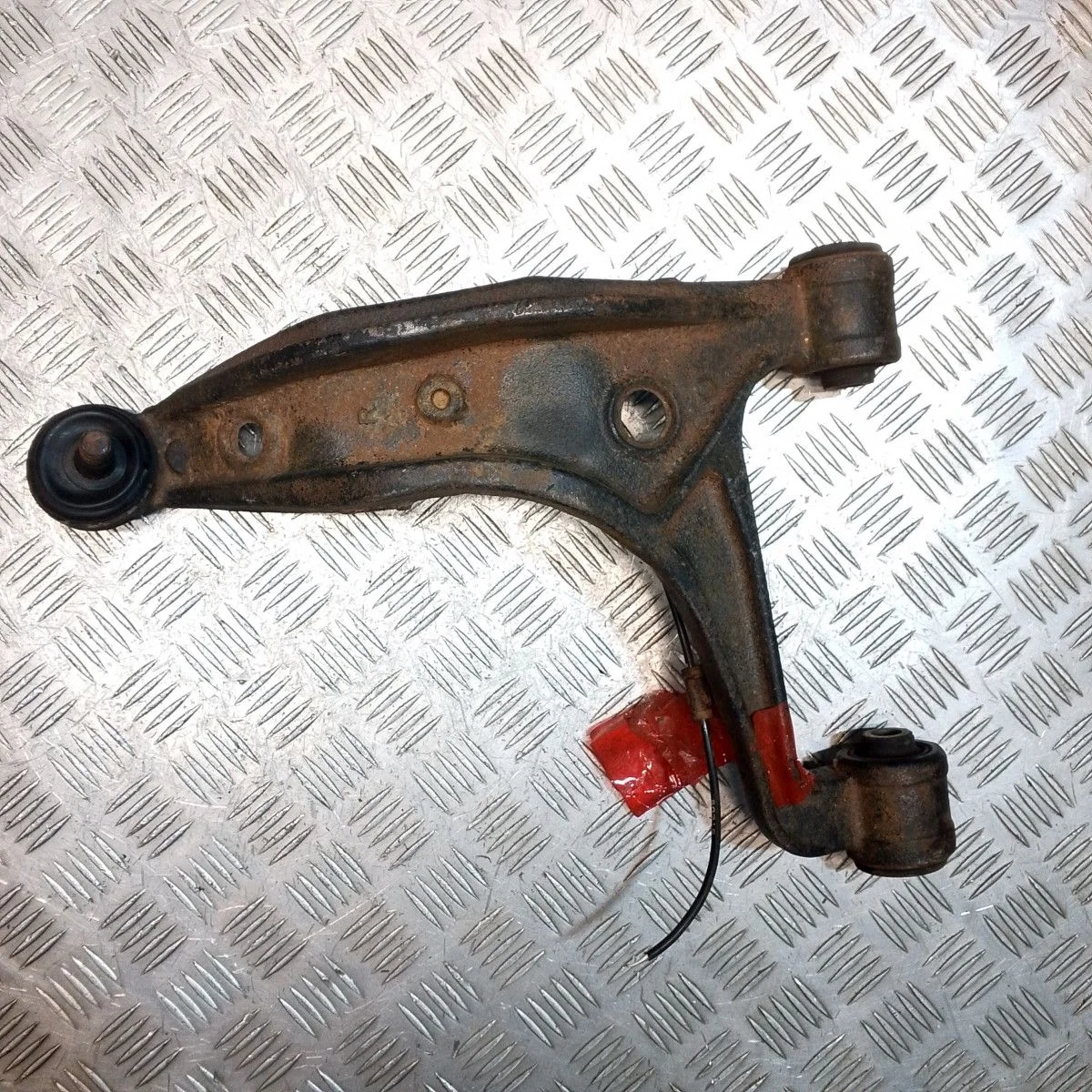 Рычаг задний правый Suzuki Grand Vitara II