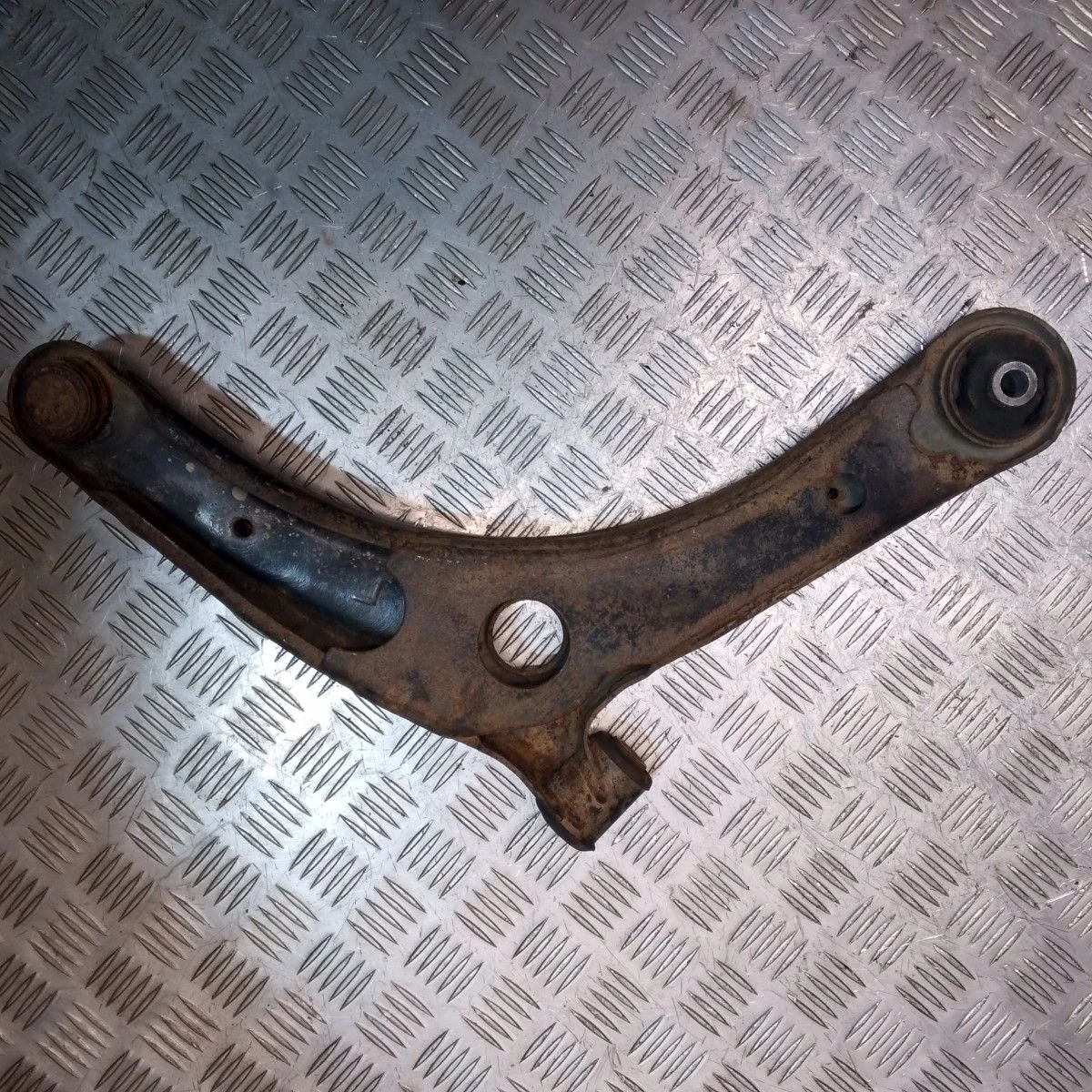 Рычаг передний левый Mitsubishi Outlander