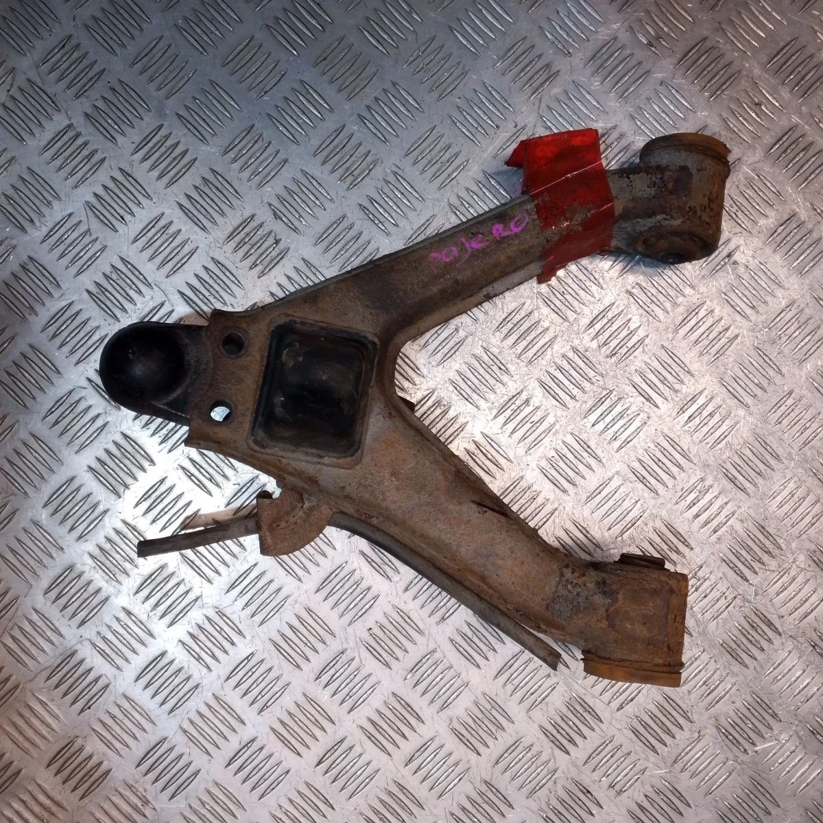 Рычаг задний левый Mitsubishi Pajero 3