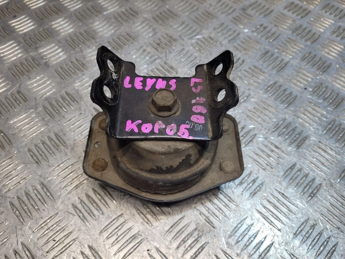 Подушка АКПП на Lexus LS 460